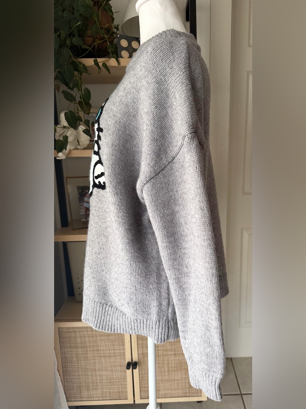 Forever 21 x Sanrio Hello Kitty Angel Gray Knit oversized Sweater Blue Bow Small - Picture 12 of 13